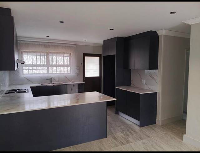 3 BEDROOM PROPERTY TO RENT IN PEERLESS PARK NORTH